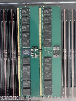 DRAM eta NAND Flash hornidura estutu egiten da: Merkatari solteen biltegiak gora egiten du, DDR memoriaren prezioak goranzko zikloan sartzen dira